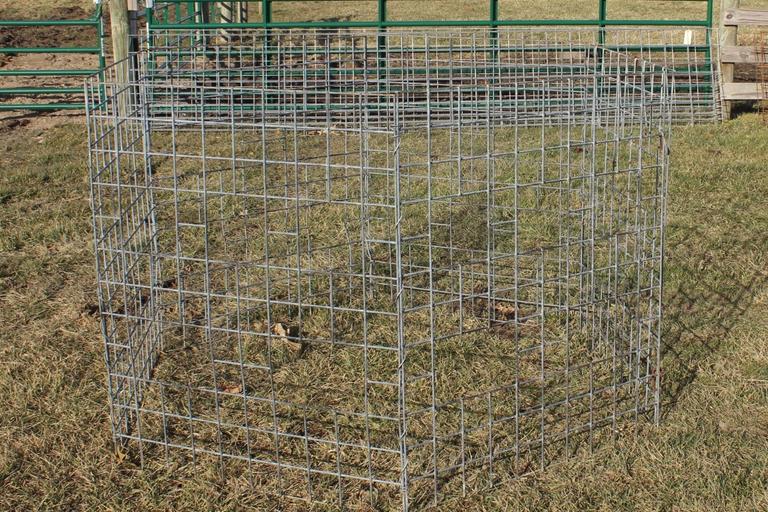Breeders World Hay Feeder
